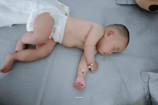 河源六个月宝宝眼睛散光